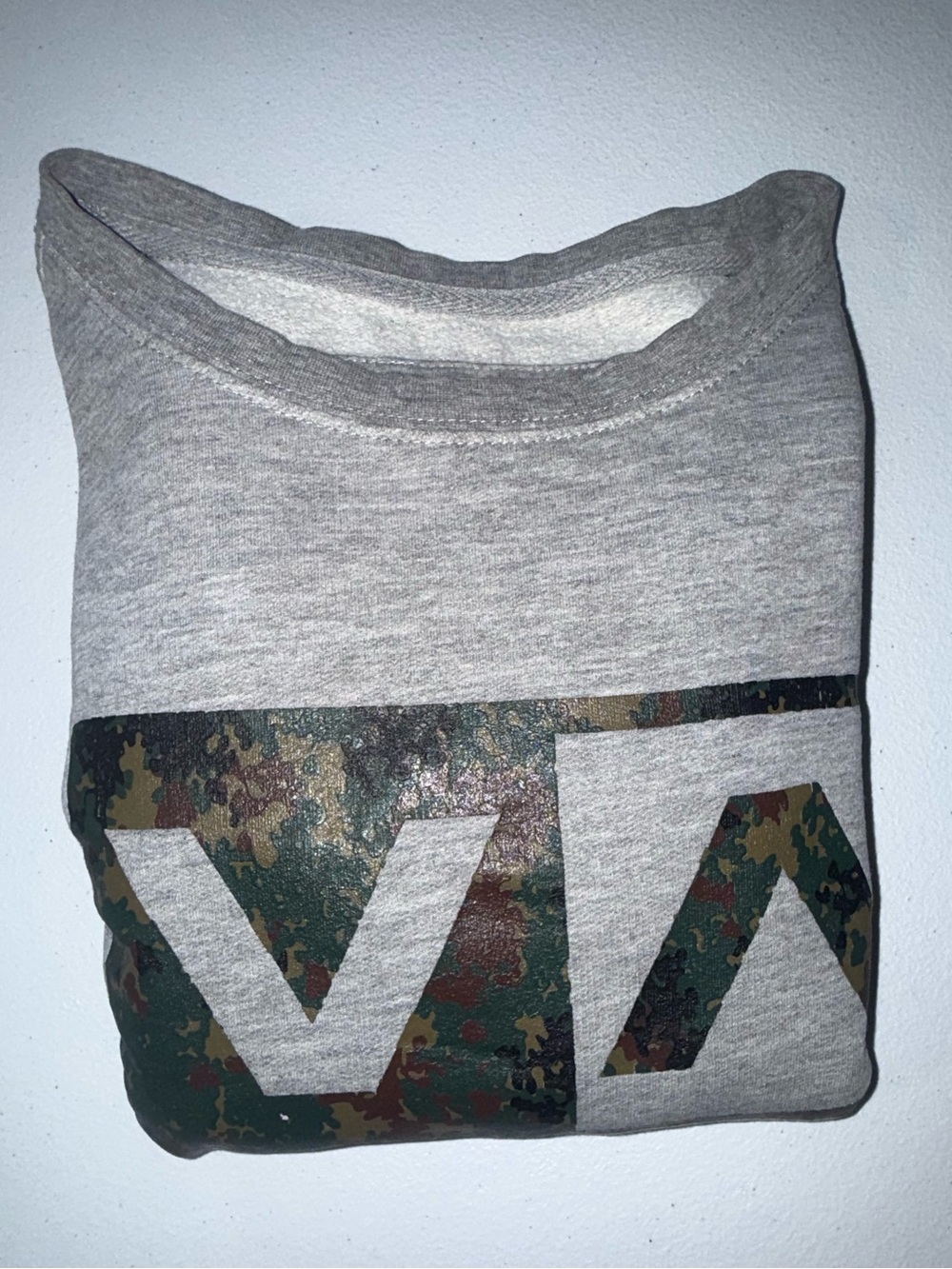 Men’s RVCA Gray Camo VA Logo Crewneck Sweatshirt Size Large - Picture 4 of 9